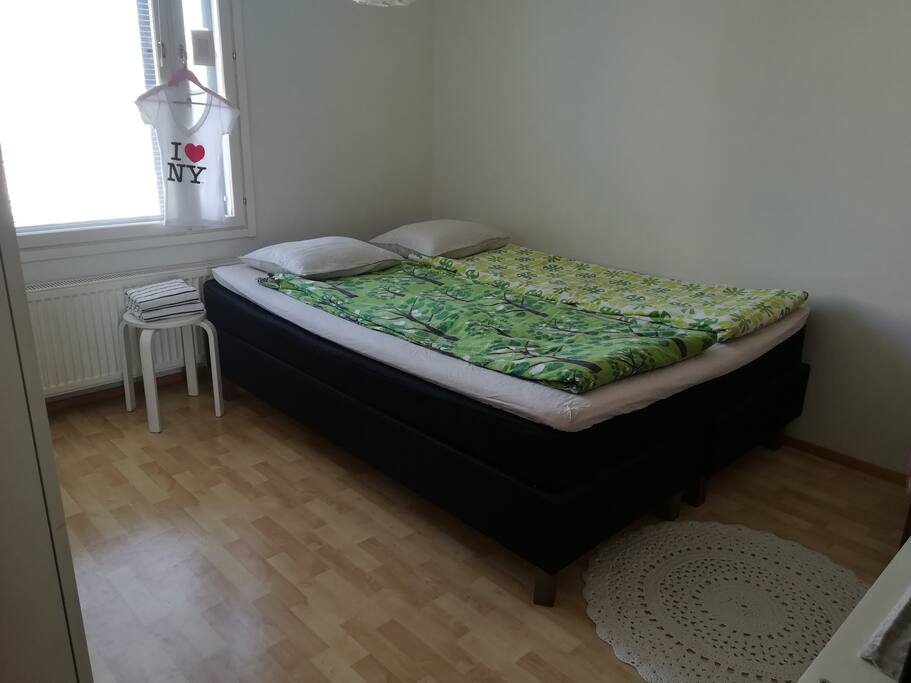 Makuuhuone 1 - bedroom 1
