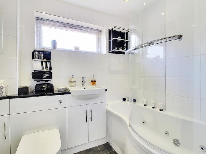 Crawley Holiday Rentals & Homes England, United Kingdom Airbnb