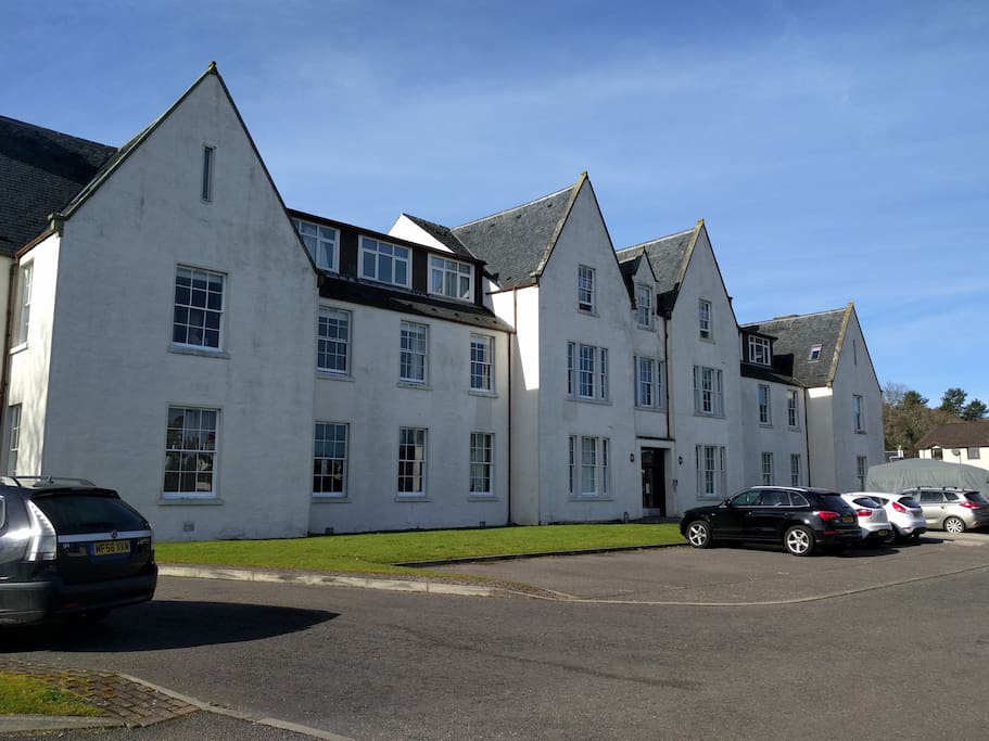 Old Court Apartments - large carpark with private space very close to main door