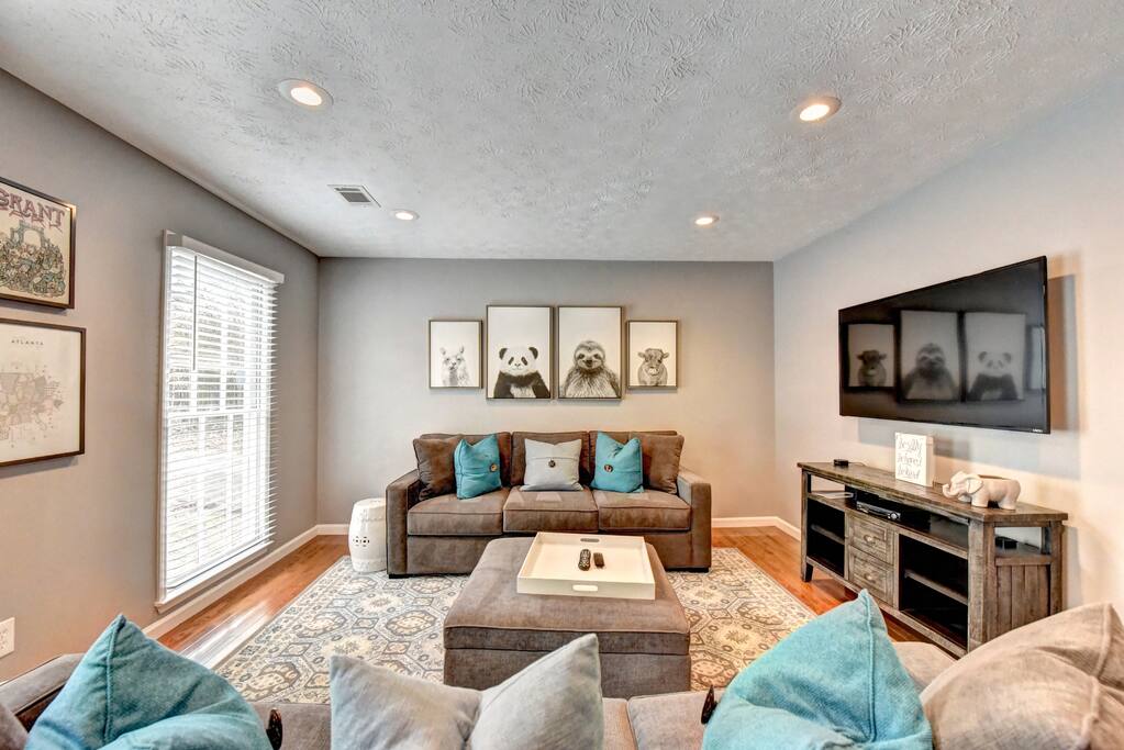 Spacious Family Room