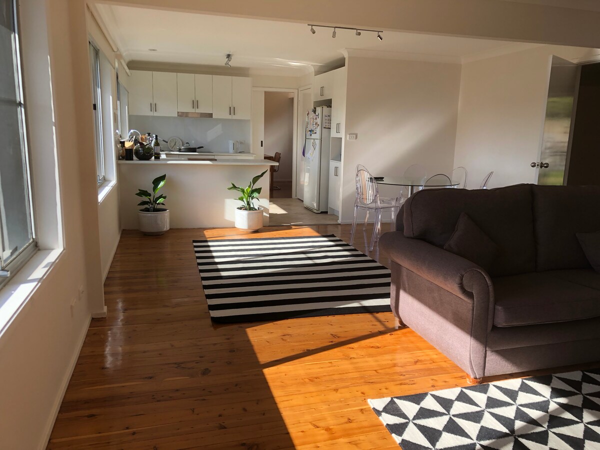 beach house short stroll to the surf (“Gawura”) Houses for Rent in Gerringong, New South Wales