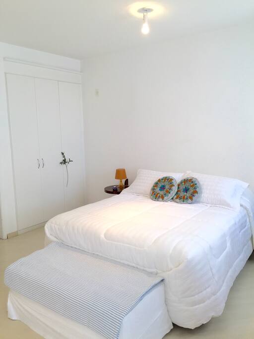 Cama box Queen Size nova