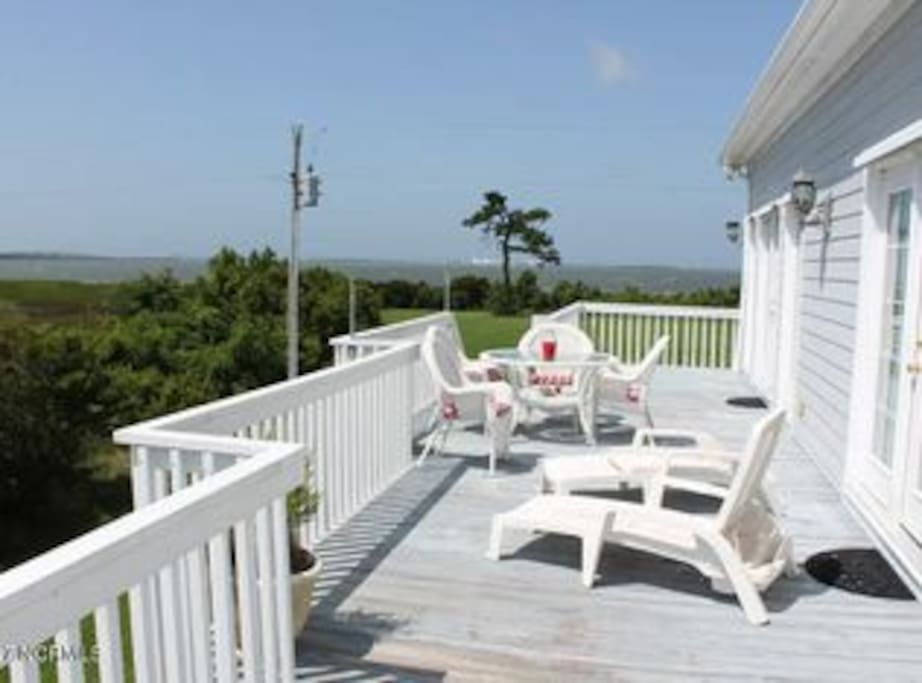 Back deck for sunning or watching boats on the Intercoastal Waterway.