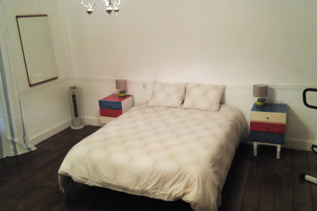 The room has a double bed, mirror, closet, a desk , individual and ceiling lighting and gym equipment.