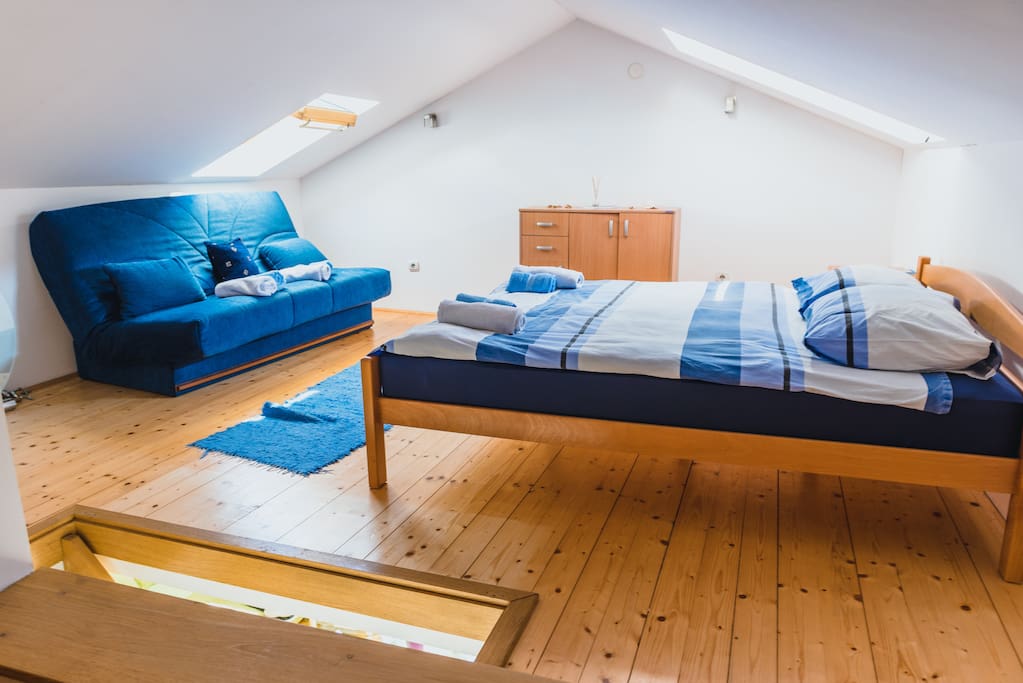 Sleeping room.