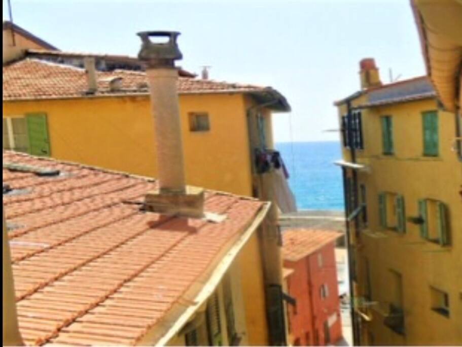 VUE EXTERIEUR DEPUIS LE STUDIO/SEE OUTSIDE FROM FLAT