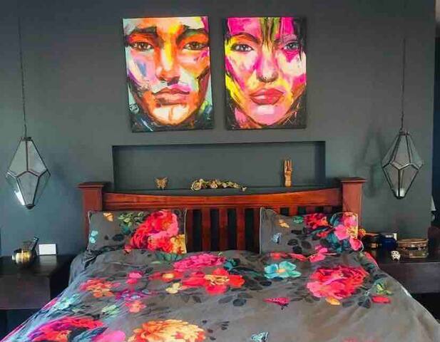 Luxe living, Resort feels 14 km to CBD, Sleeps 10 gallery image 5