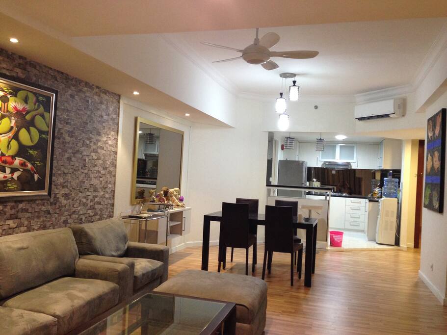 3D stone wallpaper And ceiling fan,,, all LED lighting.