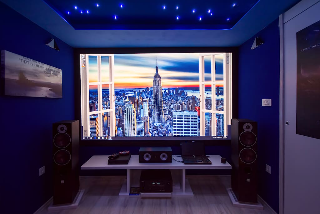 Home theater with +300cm screen