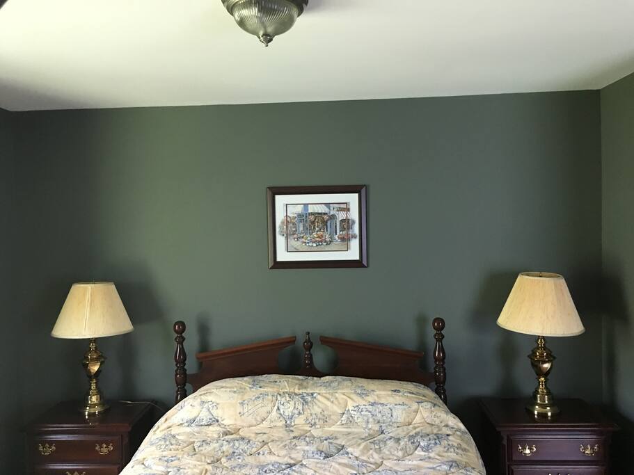 Queen Bedroom