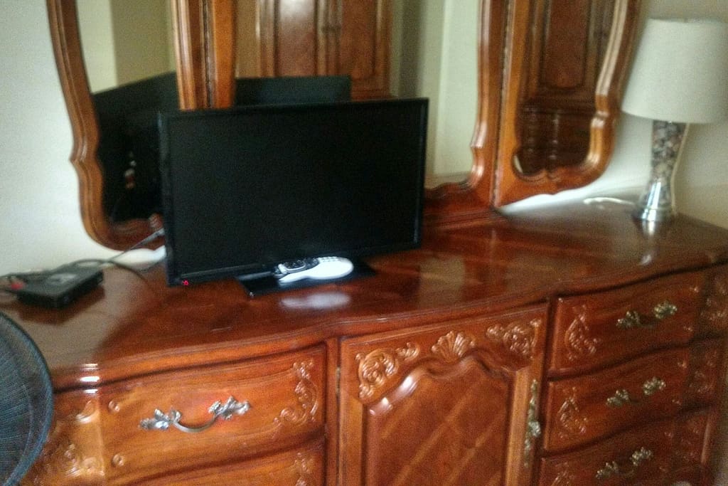 Flat screen TV with cable included