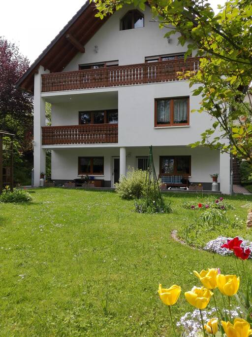 Hinteransicht aus dem Garten