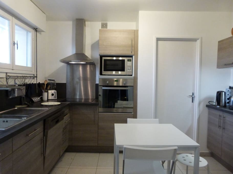 Cuisine neuve et moderne, très bien équipée.