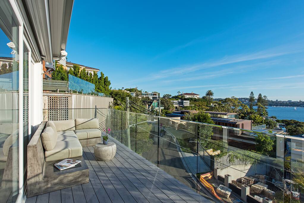 Panoramic Harbour Views Straight from Balcony