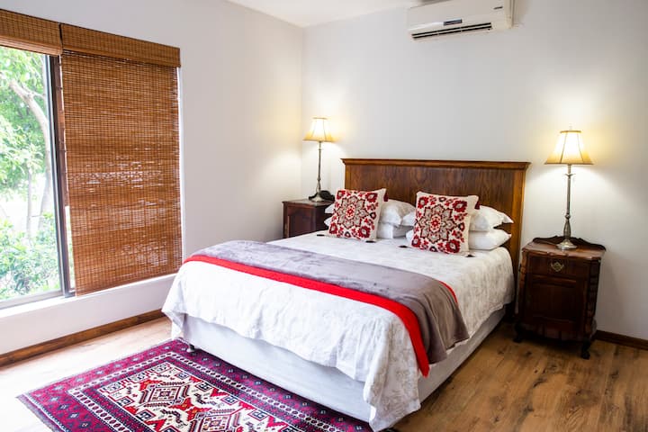 Bedroom 1,queen bed, air conditioned