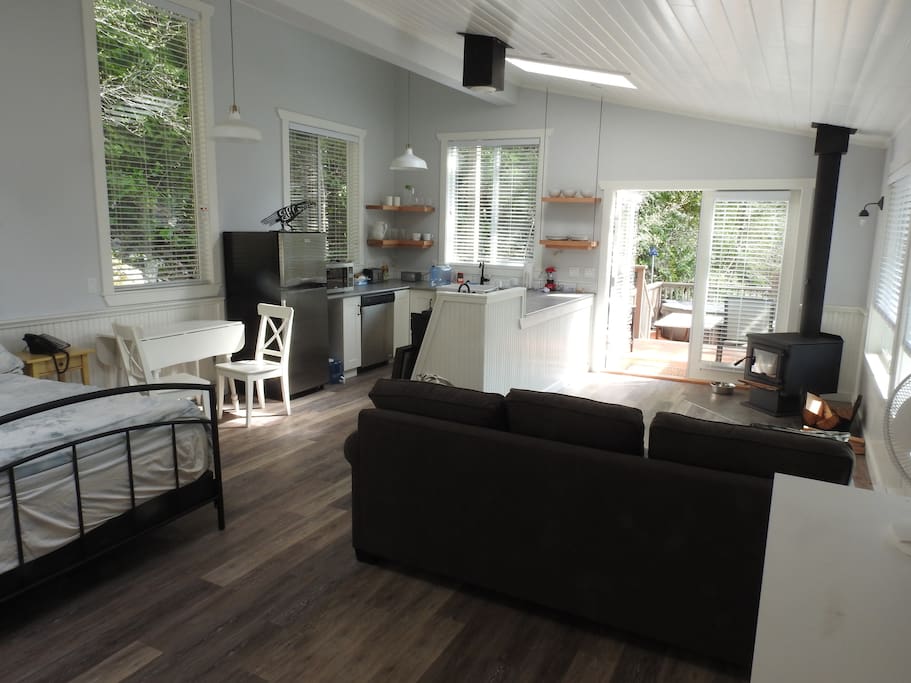 Blue Jay Cottage Main Living Area