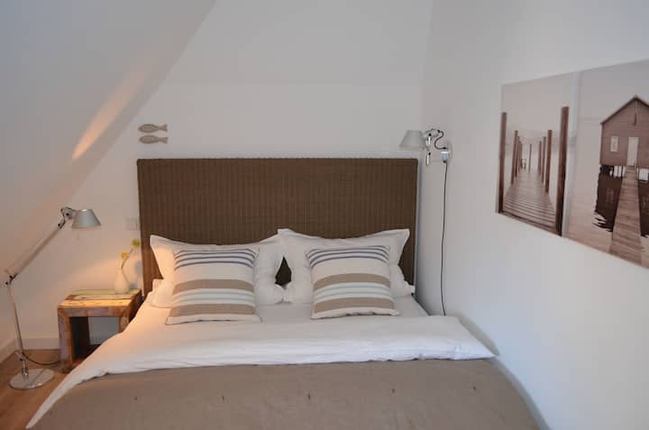 Спална соба 2 со брачен кревет (140x200)