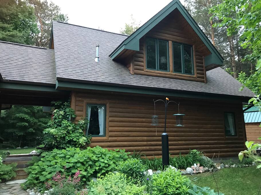 Studio apartment above the garage