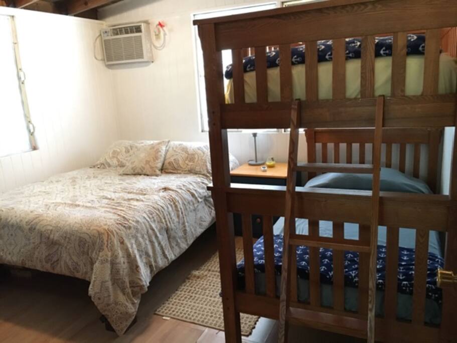 Upstairs guest room, 1 queen and bunk beds