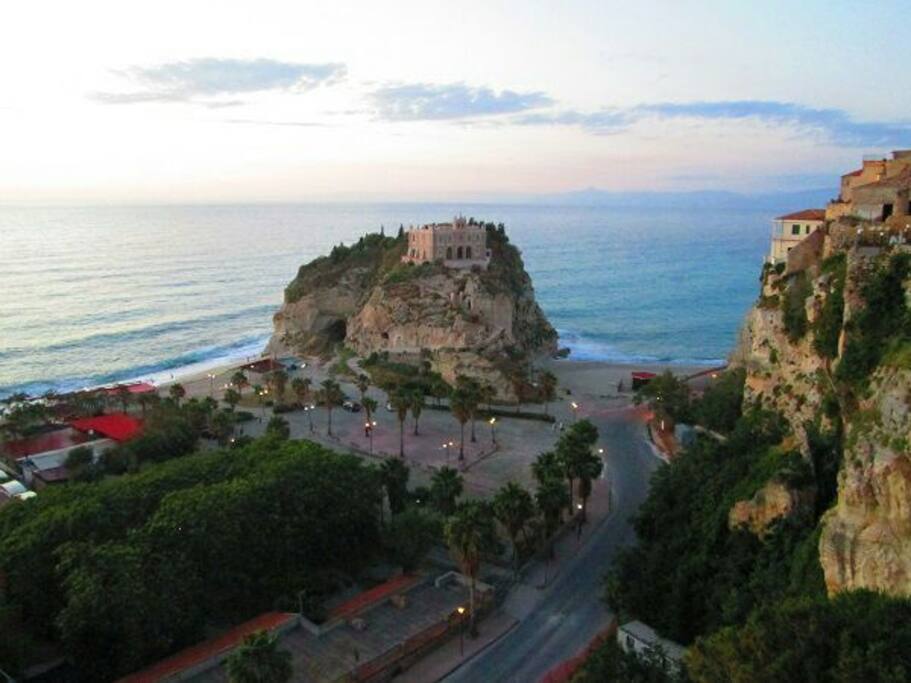 Isolotto, Santuario di Santa Maria dell'isola