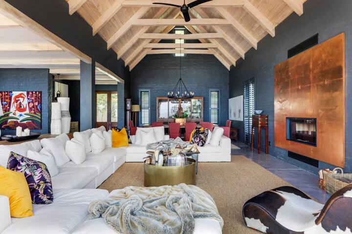 Stunning 3-Bedroom Home with Breathtaking Views gallery image 4