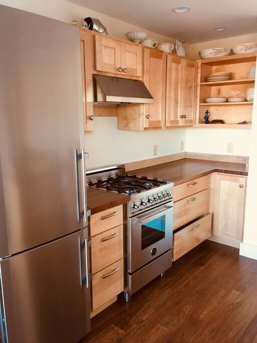 Fully equipped, modern kitchen