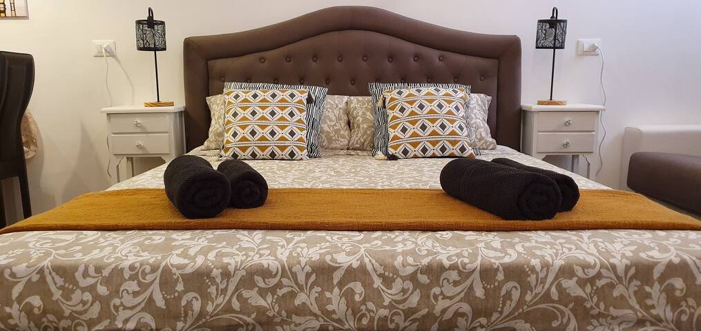 Santa Lucia, Modern & Charming Venetian Apartment!