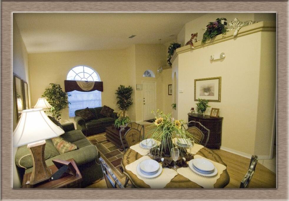 Dining Room, Indoors, Room, Chair, Furniture