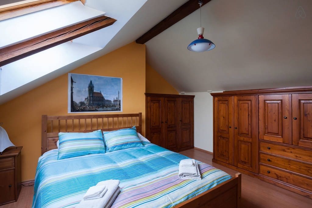 Queen size bedroom