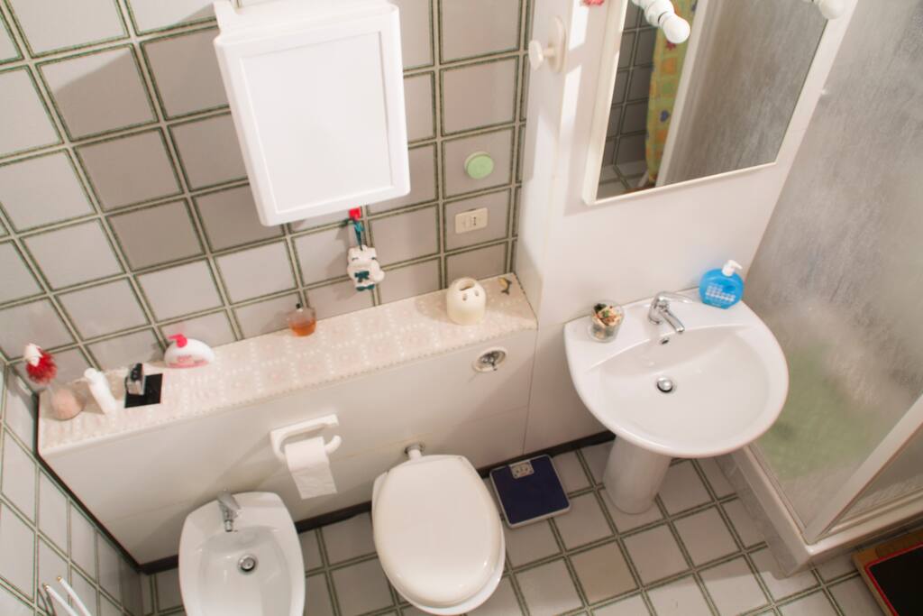 Bagno piccolo con doccia