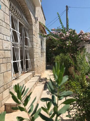 splendid villa a stone’s throw from the sea gallery image 5