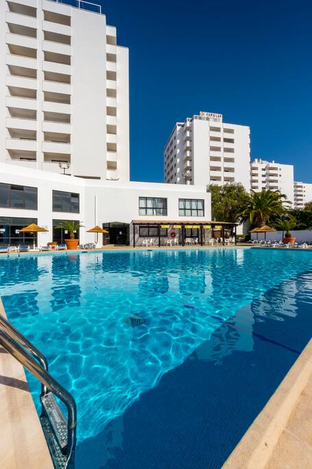 Swimming Pool 1 / Bar