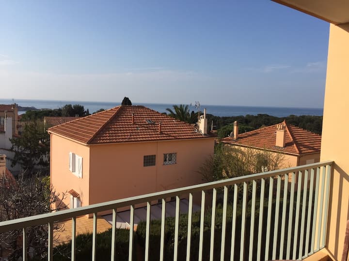 Apartman s pogledom na more, 1. fotografija