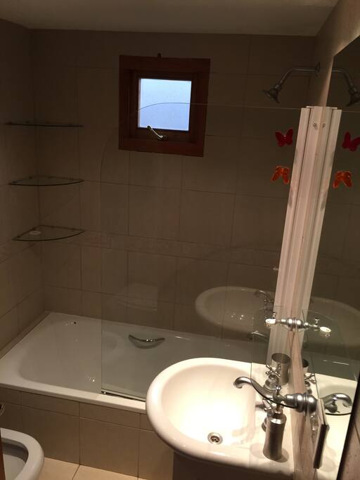 baño con bañera
