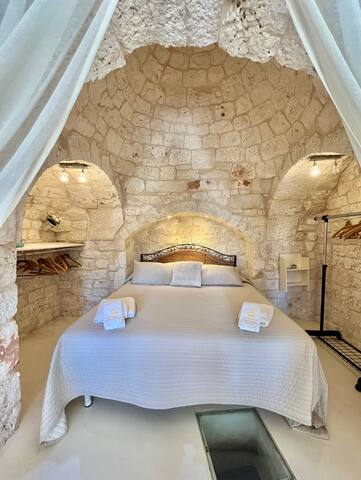 Luxury Villa from 18th-c with pool {10’ Ostuni} gallery image 2