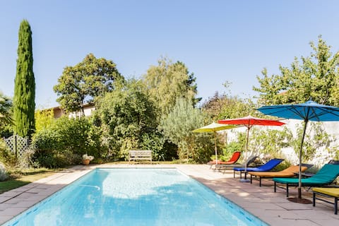House up to 10 people/ swimming pool/10mn city