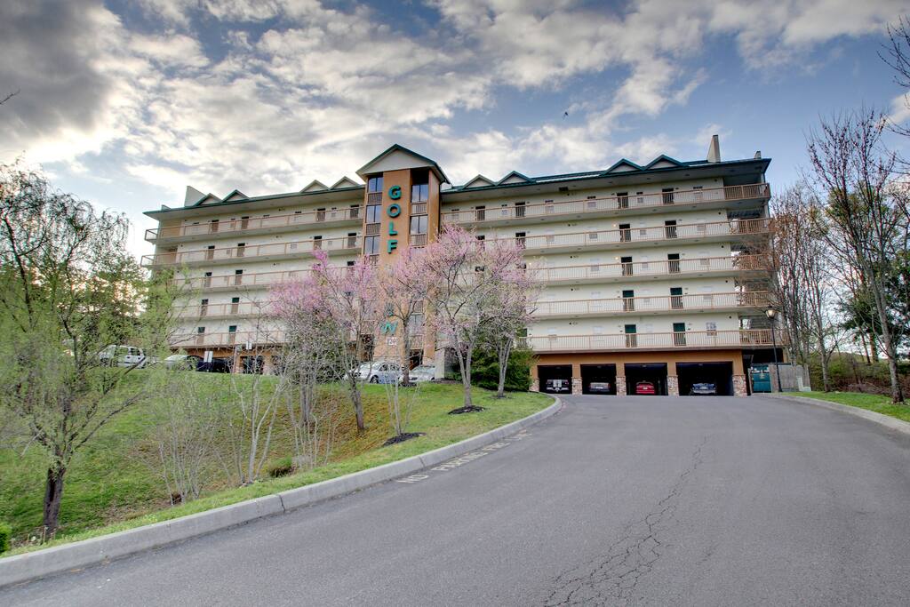 Building 820 Unit 1401