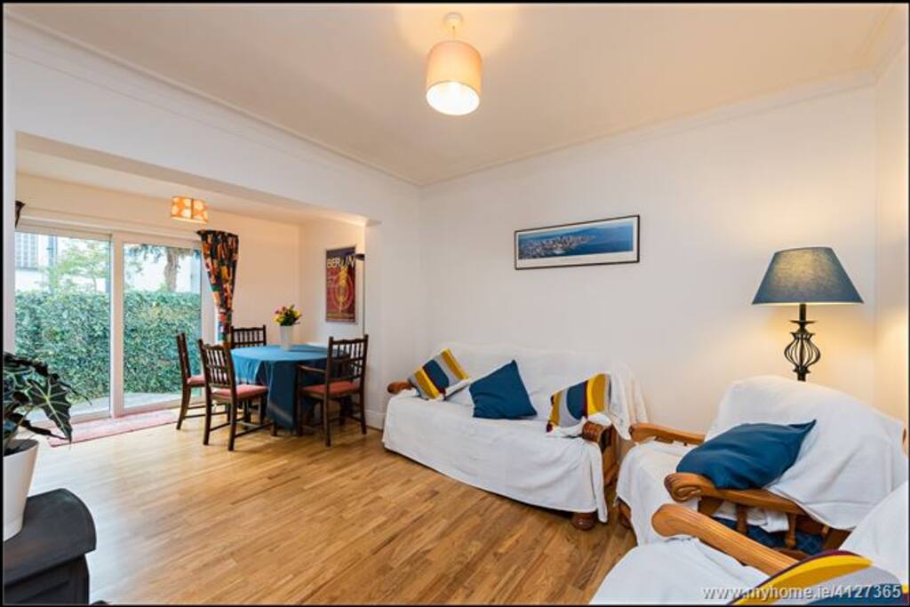 Sitting room and dining area