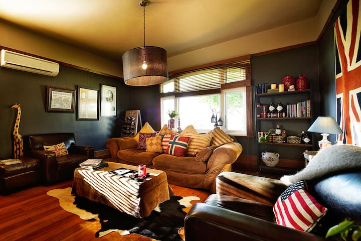 The Manse - Coffee, Books And A Twist Of Lemon - Devonport