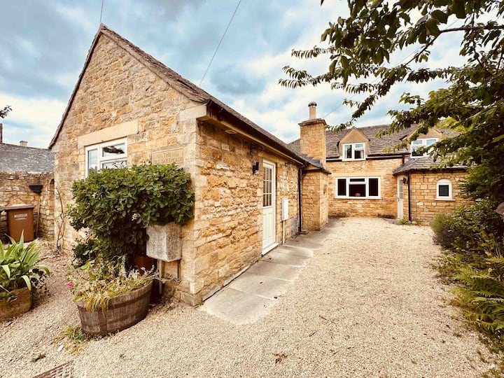 Period Cottage Centre Of Beautiful Broadway - Evesham