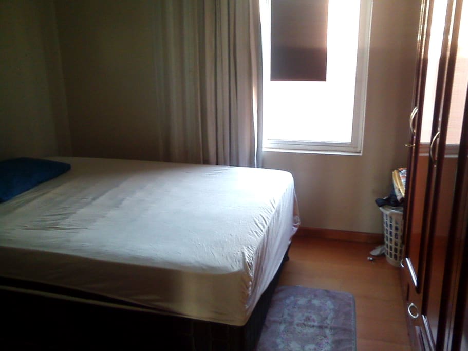 Quarto com cama box de casal