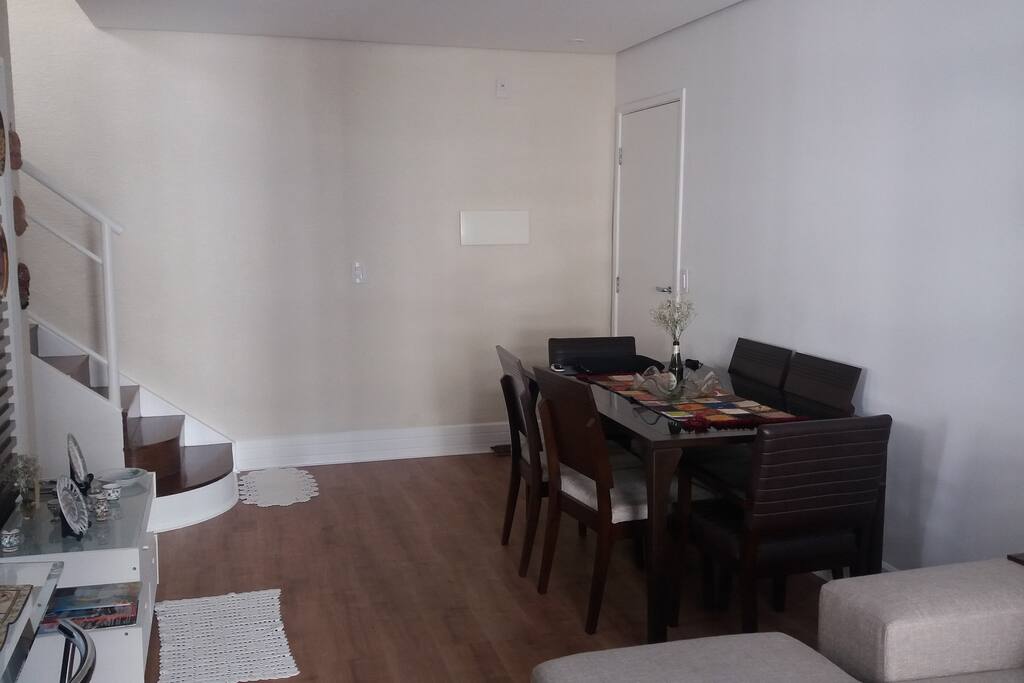 Sala de Jantar e acesso ao segundo andar