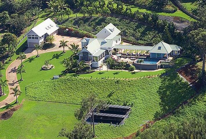 Pool, hot-tub, huge ocean view gallery image 2