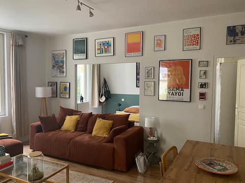 Successful Airbnb property: Apartment + terrace, right in the center of Bordeaux in Bordeaux Centre