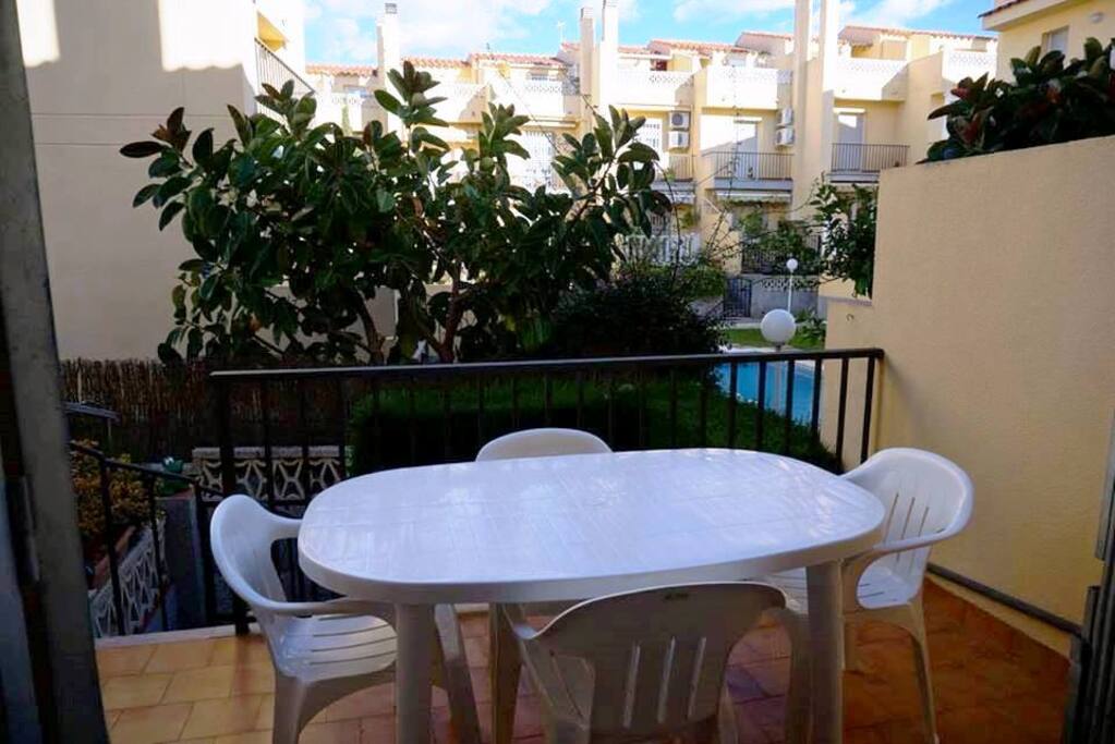 Terraza principal (da acceso a otra inferior)