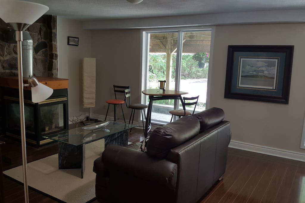 Lounge and Breakfast nook