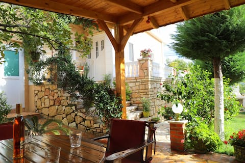 Little Paradise Ksamil!Villa M.Cako!