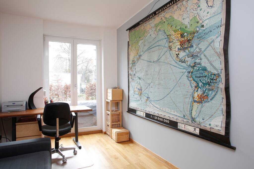 Arbeitszimmer mit Schlafcouch