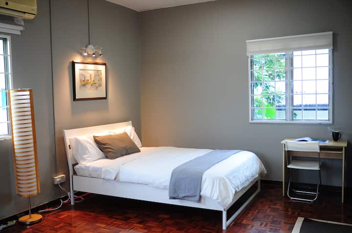 Studio A: Spacious Master Bedroom with 1 Queen Bed and 1 Queen Sofa Bed
