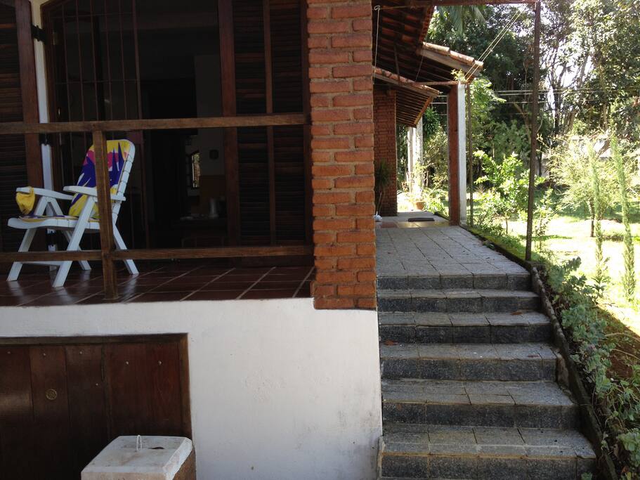 Vista lateral da entrada principal